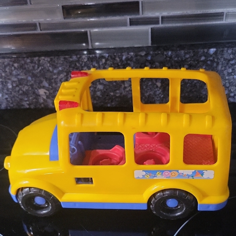 Vintage 2001 Fisher Price Little People School Bus